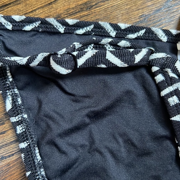 Solid & Striped String Bikini Size Small - Picture 7 of 7